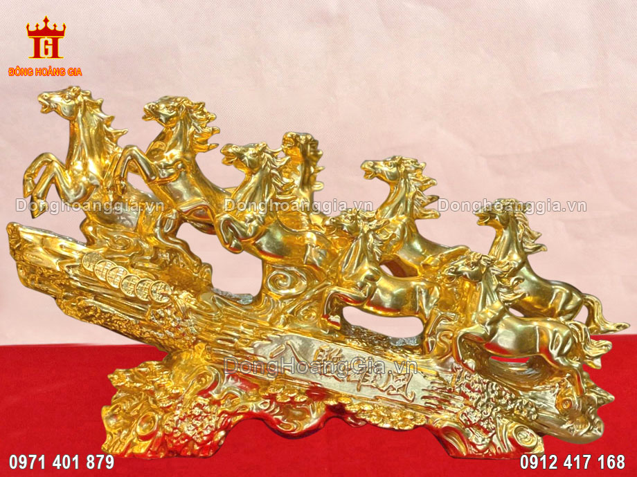 Tượng mã đáo thành công dát vàng là dòng sản phẩm cao cấp nhất